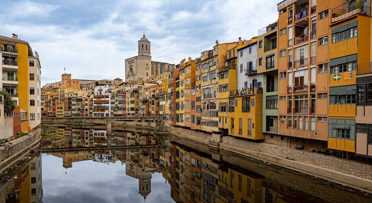Descobreix Girona a peu a l'agost amb l’Hotel Peninsular