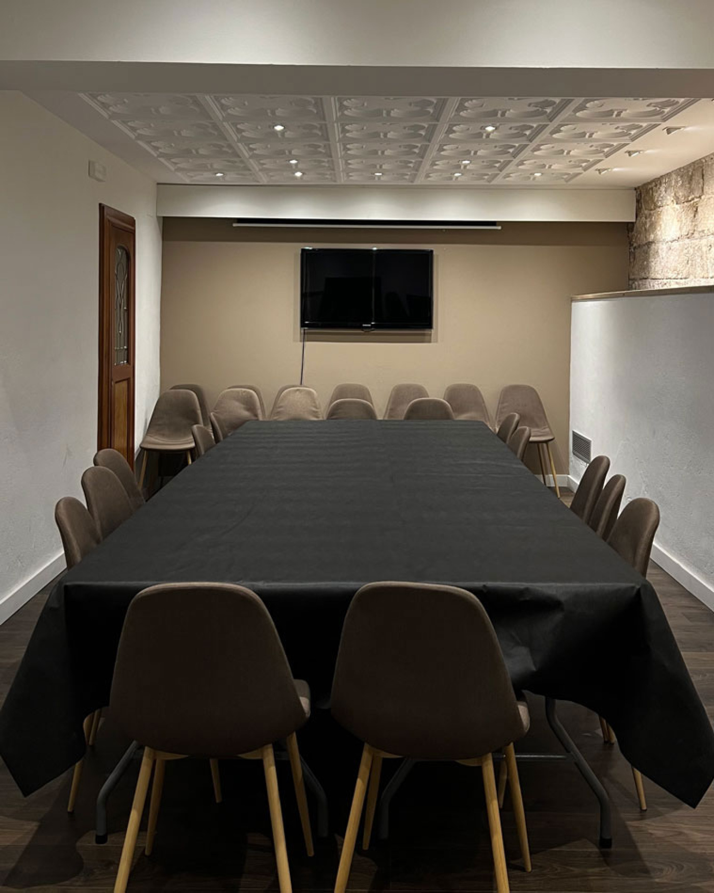 Per què l’Hotel Peninsular és ideal per a viatges de negocis i trobades amb encant?